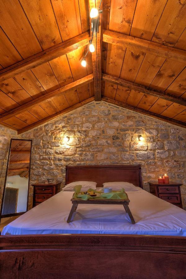Achelatis Traditional Tatil Evi